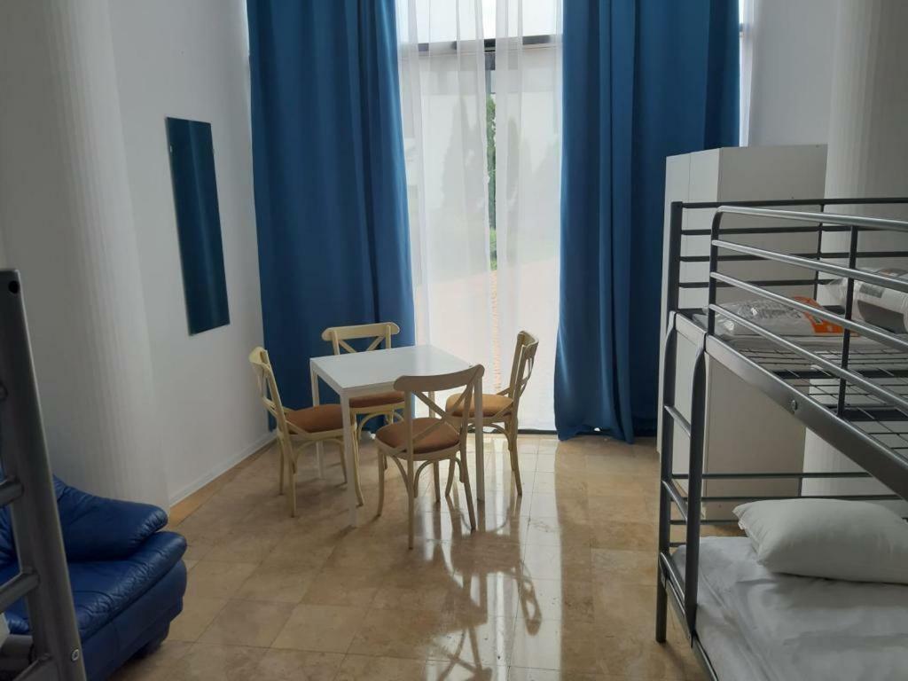 Hotel Andy Km 36 Bucarest Esterno foto
